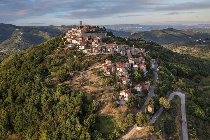 Motovun na brdu, iz zraka